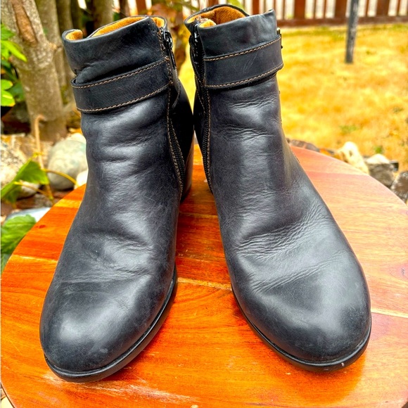 BOC size 8.5 Black Leather Ankle Boots with Buckle Strap and Block Heel - Picture 2 of 9